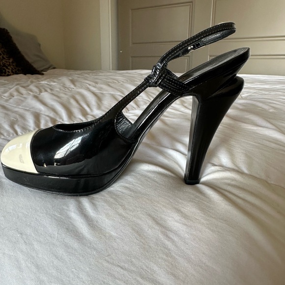 Chanel Vintage Black and White Women's Slingback heels - Picture 3 of 9